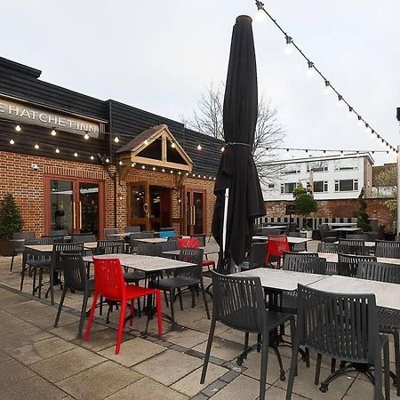 The Hatchet Inn Wetherspoon Newbury  Exterior photo