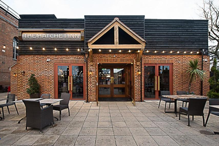 The Hatchet Inn Wetherspoon Newbury  Exterior photo